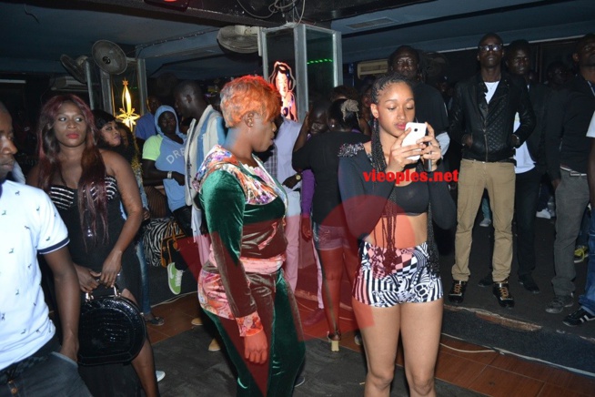 Pape Diouf et sa génération consciente chauffent le Madison et vous donnent rendez- vous ce Vendredi dans 100% show rakadiou avec les vip. Regardez. Pape Diouf et sa génération consciente chauffent le Madison et vous donnent rendez- vous ce Vendredi dans 100% show rakadiou avec les vip. Regardez.