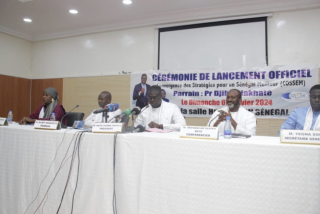 Préservation de la paix: Des jeunes portent sur les fonts baptismaux, un mouvement pour la paix Préservation de la paix: Des jeunes portent sur les fonts baptismaux, un mouvement pour la paix