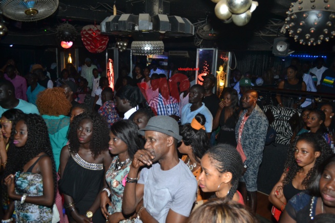 Pape Diouf et la génération consciente aux fonds de leur art redonnent la chaleur au Madison Night et vous donnent rendez-vous le dimanche au Baramundi. Regardez Pape Diouf et la génération consciente aux fonds de leur art redonnent la chaleur au Madison Night et vous donnent rendez-vous le dimanche au Baramundi. Regardez