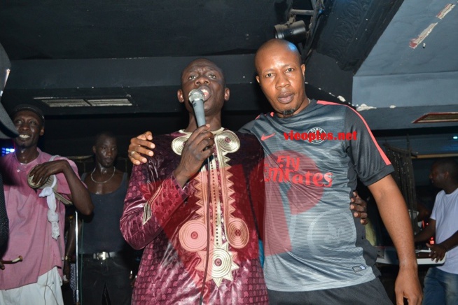 Pape Diouf et la génération consciente aux fonds de leur art redonnent la chaleur au Madison Night et vous donnent rendez-vous le dimanche au Baramundi. Regardez Pape Diouf et la génération consciente aux fonds de leur art redonnent la chaleur au Madison Night et vous donnent rendez-vous le dimanche au Baramundi. Regardez