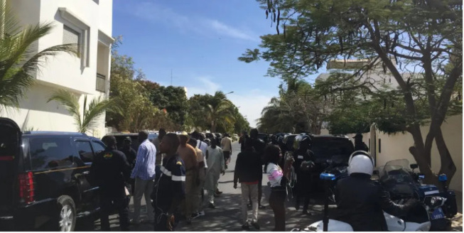 Mermoz / Scène inédite au domicile du Président : La folie de l'ancienne députée M. S. pour entrer chez Macky Sall Mermoz / Scène inédite au domicile du Président : La folie de l'ancienne députée M. S. pour entrer chez Macky Sall