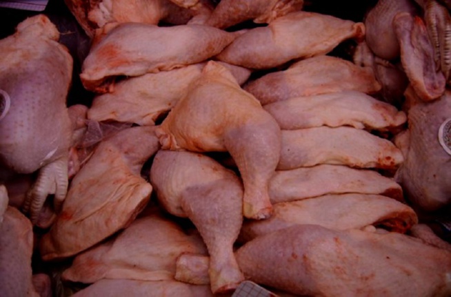 Kolda : 188 kg de cuisses de poulet impropres à la consommation incinérés Kolda : 188 kg de cuisses de poulet impropres à la consommation incinérés