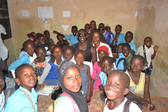 Le chanteur Pape Diouf désigné parrain de l'école qui porte son nom à Guinaw Rail. Le chanteur Pape Diouf désigné parrain de l'école qui porte son nom à Guinaw Rail.