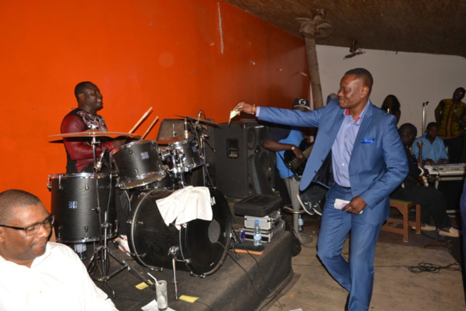 Revivez les images de la soirée du leader de la génération consciente au just 4 u. Regardez Revivez les images de la soirée du leader de la génération consciente au just 4 u. Regardez