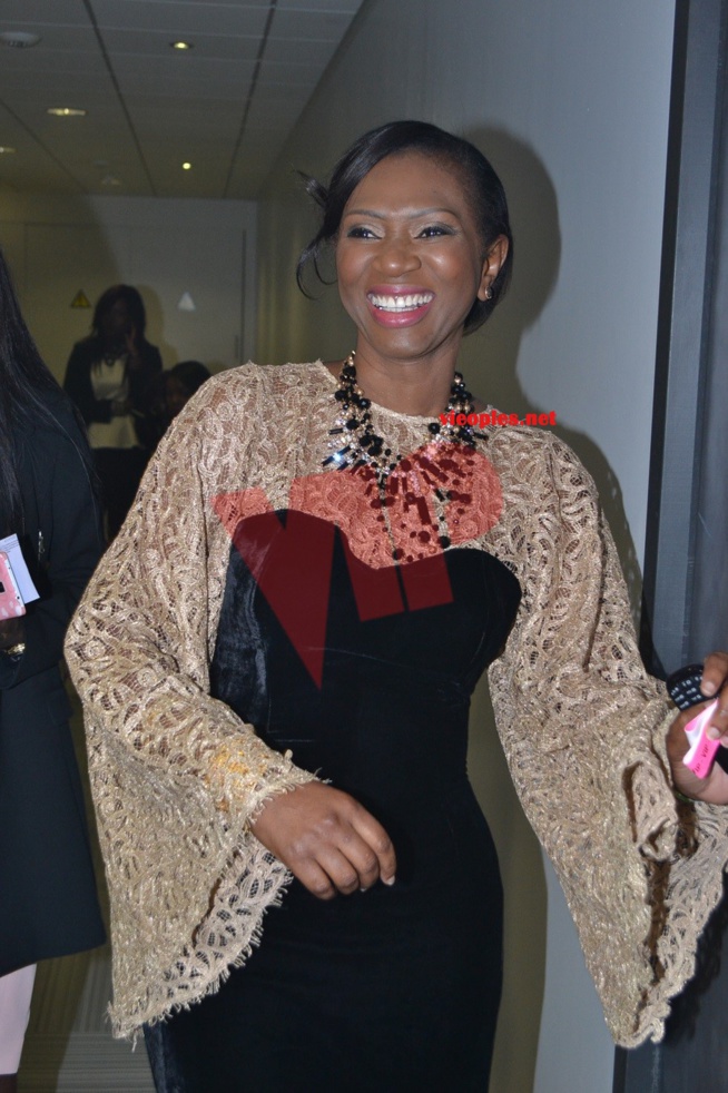 3 PHOTOS: Que signifie ce beau sourire de Madame Kouyaté patronne du Label Prince Art.