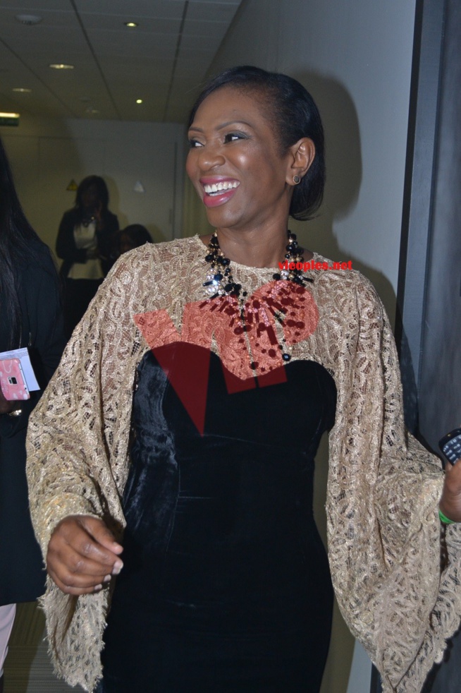 3 PHOTOS: Que signifie ce beau sourire de Madame Kouyaté patronne du Label Prince Art.