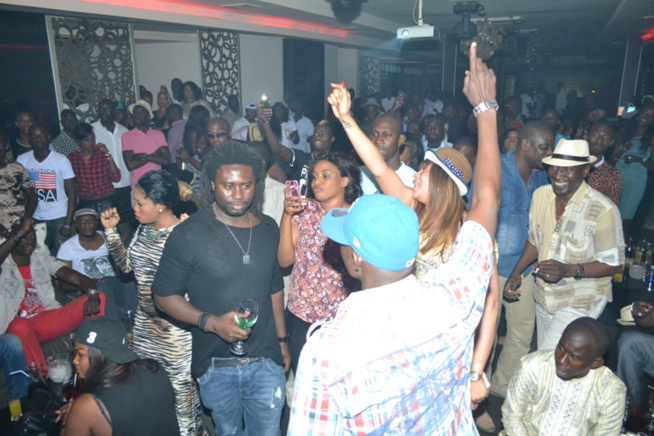 21 Images: Pape Diouf draine du monde et impose sa force de monopoliser le spectacle au Baramundi. Regardez 21 Images: Pape Diouf draine du monde et impose sa force de monopoliser le spectacle au Baramundi. Regardez