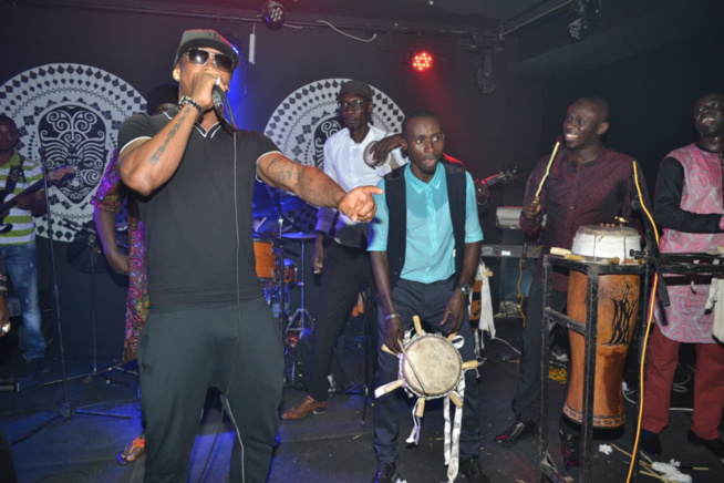 21 Images: Pape Diouf draine du monde et impose sa force de monopoliser le spectacle au Baramundi. Regardez