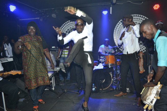 21 Images: Pape Diouf draine du monde et impose sa force de monopoliser le spectacle au Baramundi. Regardez