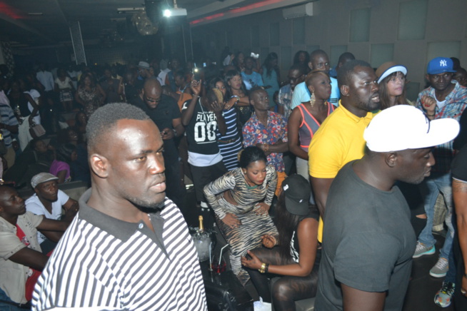 21 Images: Pape Diouf draine du monde et impose sa force de monopoliser le spectacle au Baramundi. Regardez
