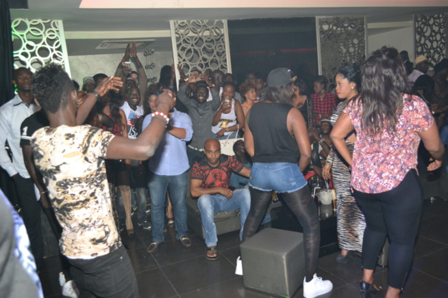 21 Images: Pape Diouf draine du monde et impose sa force de monopoliser le spectacle au Baramundi. Regardez