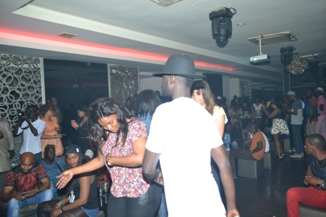 21 Images: Pape Diouf draine du monde et impose sa force de monopoliser le spectacle au Baramundi. Regardez