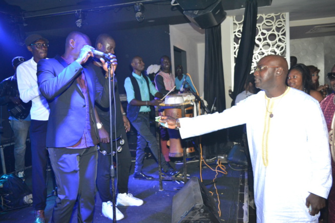 21 Images: Pape Diouf draine du monde et impose sa force de monopoliser le spectacle au Baramundi. Regardez
