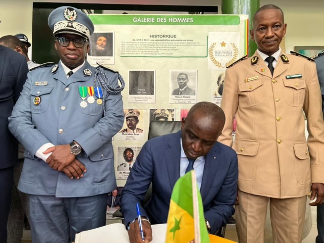 ๐๐ ๐๐ข๐ง๐ข๐ฌ๐ญ๐ซ๐ ๐๐๐ฌ ๐
๐ข๐ง๐๐ง๐๐๐ฌ ๐๐ญ ๐๐ฎ ๐๐ฎ๐๐ ๐๐ญ ร ๐ฅโ๐๐ฑ๐ฉ๐จ๐ฌ๐ข๐ญ๐ข๐จ๐ง ๐ข๐ญ๐ข๐งรฉ๐ซ๐๐ง๐ญ๐ ๐๐ฎ ๐๐ฎ๐ฌรฉ๐ ๐๐๐ฌ ๐๐จ๐ฎ๐๐ง๐๐ฌ ๐ฌรฉ๐งรฉ๐ ๐๐ฅ๐๐ข๐ฌ๐๐ฌ.(Photos) ๐๐ ๐๐ข๐ง๐ข๐ฌ๐ญ๐ซ๐ ๐๐๐ฌ ๐
๐ข๐ง๐๐ง๐๐๐ฌ ๐๐ญ ๐๐ฎ ๐๐ฎ๐๐ ๐๐ญ ร ๐ฅโ๐๐ฑ๐ฉ๐จ๐ฌ๐ข๐ญ๐ข๐จ๐ง ๐ข๐ญ๐ข๐งรฉ๐ซ๐๐ง๐ญ๐ ๐๐ฎ ๐๐ฎ๐ฌรฉ๐ ๐๐๐ฌ ๐๐จ๐ฎ๐๐ง๐๐ฌ ๐ฌรฉ๐งรฉ๐ ๐๐ฅ๐๐ข๐ฌ๐๐ฌ.(Photos)