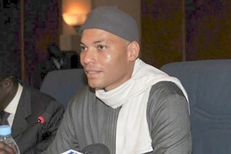 Rebeuss : Karim Wade se met à l'apprentissage du Coran Rebeuss : Karim Wade se met à l'apprentissage du Coran