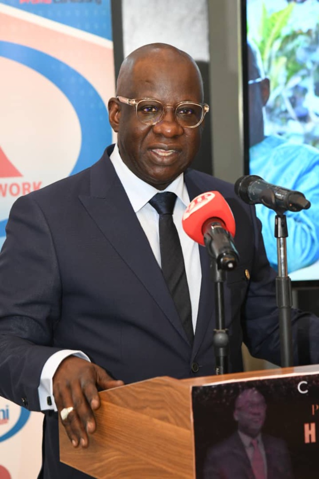 En images de la cérémonie de remise du trophée de l'Homme de l'année 2023 au DG de la SENELEC par Rewmi Quotidien En images de la cérémonie de remise du trophée de l'Homme de l'année 2023 au DG de la SENELEC par Rewmi Quotidien