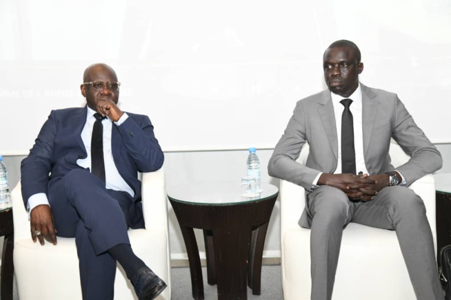 En images de la cérémonie de remise du trophée de l'Homme de l'année 2023 au DG de la SENELEC par Rewmi Quotidien En images de la cérémonie de remise du trophée de l'Homme de l'année 2023 au DG de la SENELEC par Rewmi Quotidien