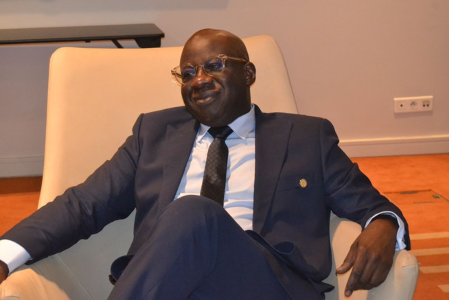 En images de la cérémonie de remise du trophée de l'Homme de l'année 2023 au DG de la SENELEC par Rewmi Quotidien En images de la cérémonie de remise du trophée de l'Homme de l'année 2023 au DG de la SENELEC par Rewmi Quotidien