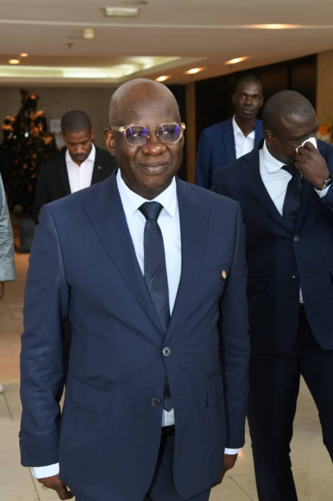 En images de la cérémonie de remise du trophée de l'Homme de l'année 2023 au DG de la SENELEC par Rewmi Quotidien En images de la cérémonie de remise du trophée de l'Homme de l'année 2023 au DG de la SENELEC par Rewmi Quotidien