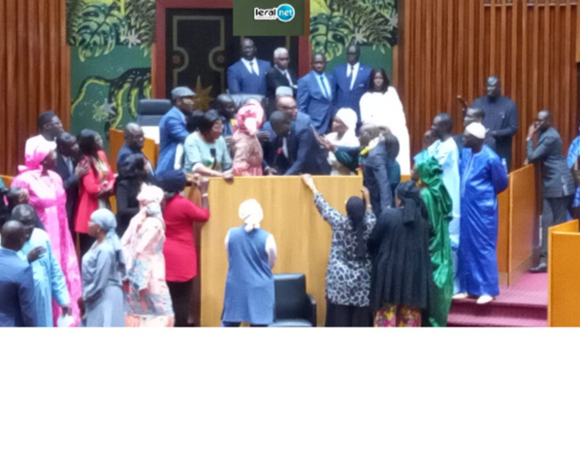 Report de la présidentielle-Haute tension l’hémicycle: Guy Marius Sagna et Cie bloquent tout à l'Assemblée Nationale Report de la présidentielle-Haute tension l’hémicycle: Guy Marius Sagna et Cie bloquent tout à l'Assemblée Nationale