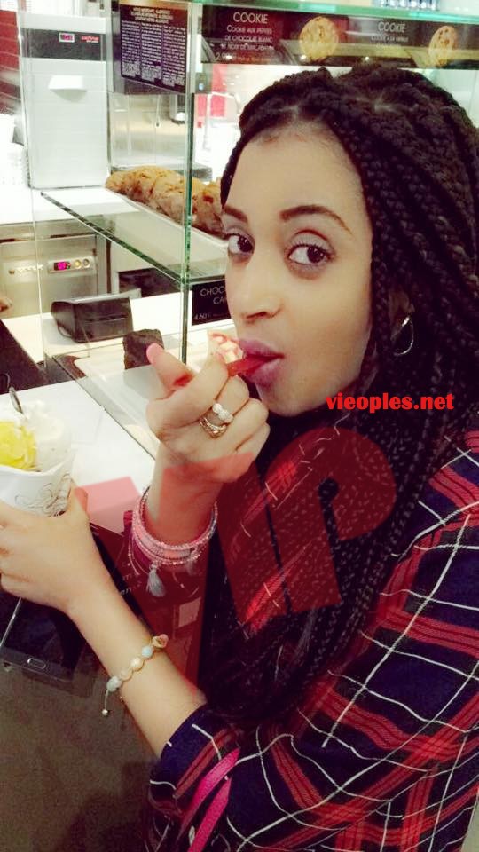L'épouse de Waly Seck, Sokhna Aidara en vacance à Paris.