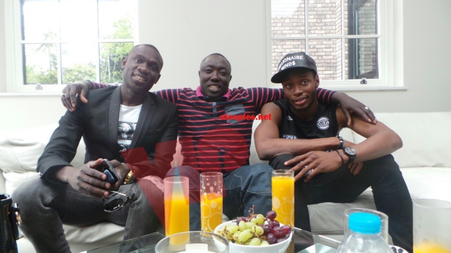 Pape Diouf invité d'honneur de l'international Sénégalais Diafara Sakho à son domicile en Angleterre. Regardez