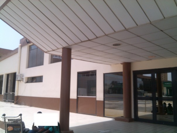 Le Dage du ministre Mansour Faye perd un sac contenant 22 millions FCFA au parking de l’aéroport de Dakar Le Dage du ministre Mansour Faye perd un sac contenant 22 millions FCFA au parking de l’aéroport de Dakar