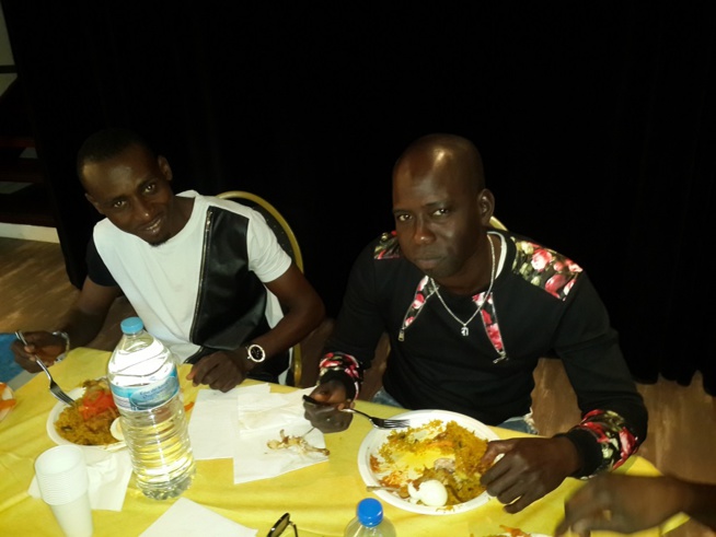 Grand Bégué de l'Est: Les premiéres images de l'arrivé de Pape Diouf et la génération consciente au Capitole de Metz. Grand Bégué de l'Est: Les premiéres images de l'arrivé de Pape Diouf et la génération consciente au Capitole de Metz.