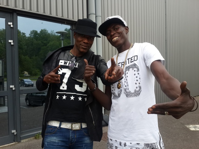 Grand Bégué de l'Est: Les premiéres images de l'arrivé de Pape Diouf et la génération consciente au Capitole de Metz. Grand Bégué de l'Est: Les premiéres images de l'arrivé de Pape Diouf et la génération consciente au Capitole de Metz.