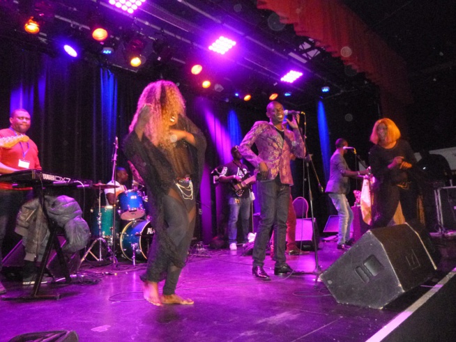 21 Images A guichet fermé: Pape Diouf démontre encore qu'il est le maître de la musique Sénégalaise actuellement en Europe 21 Images A guichet fermé: Pape Diouf démontre encore qu'il est le maître de la musique Sénégalaise actuellement en Europe