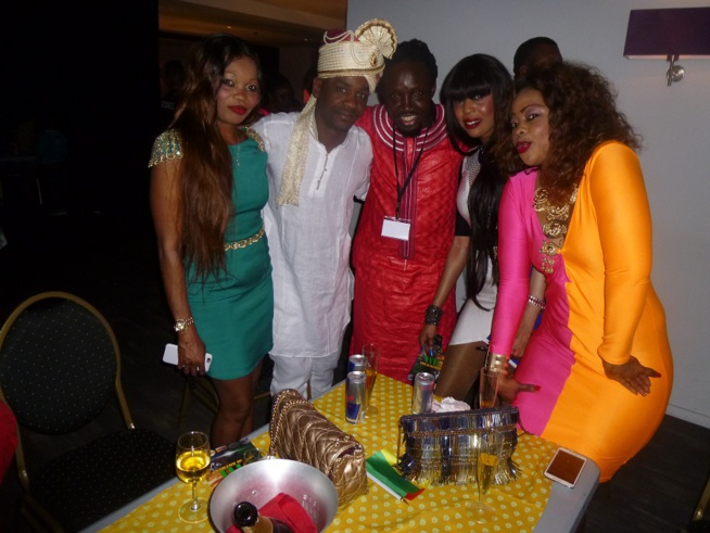 21 Images A guichet fermé: Pape Diouf démontre encore qu'il est le maître de la musique Sénégalaise actuellement en Europe 21 Images A guichet fermé: Pape Diouf démontre encore qu'il est le maître de la musique Sénégalaise actuellement en Europe