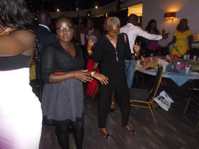 21 Images A guichet fermé: Pape Diouf démontre encore qu'il est le maître de la musique Sénégalaise actuellement en Europe 21 Images A guichet fermé: Pape Diouf démontre encore qu'il est le maître de la musique Sénégalaise actuellement en Europe