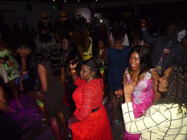 21 Images A guichet fermé: Pape Diouf démontre encore qu'il est le maître de la musique Sénégalaise actuellement en Europe 21 Images A guichet fermé: Pape Diouf démontre encore qu'il est le maître de la musique Sénégalaise actuellement en Europe