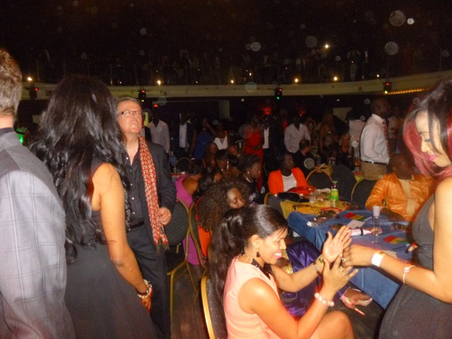 21 Images A guichet fermé: Pape Diouf démontre encore qu'il est le maître de la musique Sénégalaise actuellement en Europe 21 Images A guichet fermé: Pape Diouf démontre encore qu'il est le maître de la musique Sénégalaise actuellement en Europe