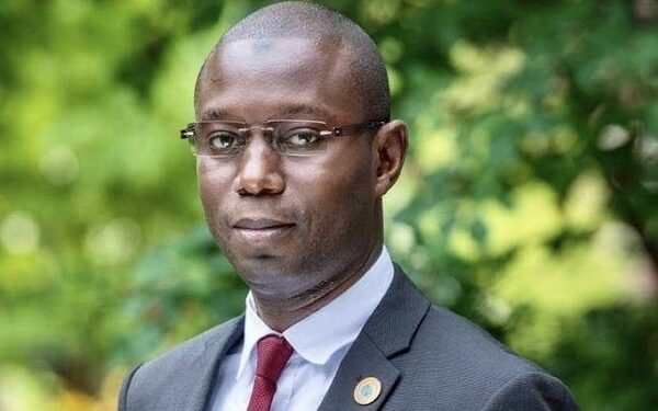 Pr. Daouda Ndiaye sur le retrait de la licence de Walf TV : « La barque est déjà pleine, Monsieur le Ministre, n’en rajoutez pas ! » Pr. Daouda Ndiaye sur le retrait de la licence de Walf TV : « La barque est déjà pleine, Monsieur le Ministre, n’en rajoutez pas ! »