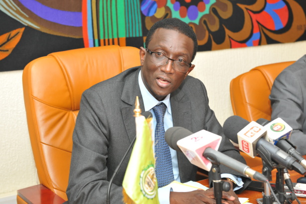 Abidjan : Un voleur lui fait les poches, le ministre des Finances, Amadou Bâ, le neutralise Abidjan : Un voleur lui fait les poches, le ministre des Finances, Amadou Bâ, le neutralise