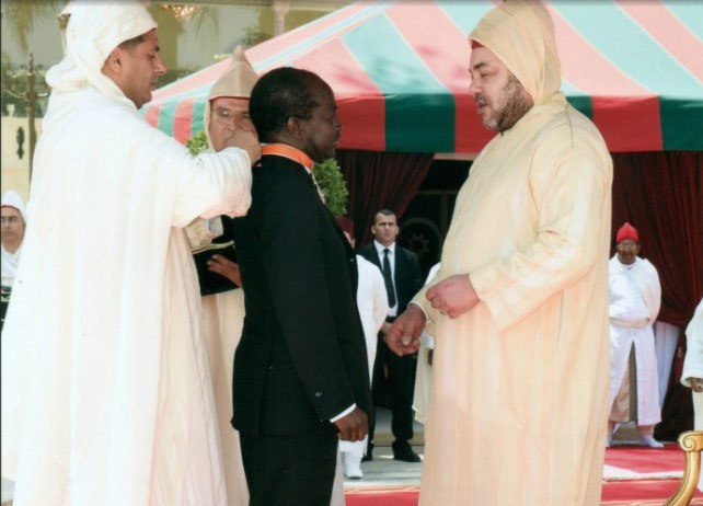 Restaurant du Lagon : le Roi Mohamed VI et l'homme d'affaires Mamadou Diagna N'diaye en tête en tête pendant plus de 3 heures Restaurant du Lagon : le Roi Mohamed VI et l'homme d'affaires Mamadou Diagna N'diaye en tête en tête pendant plus de 3 heures