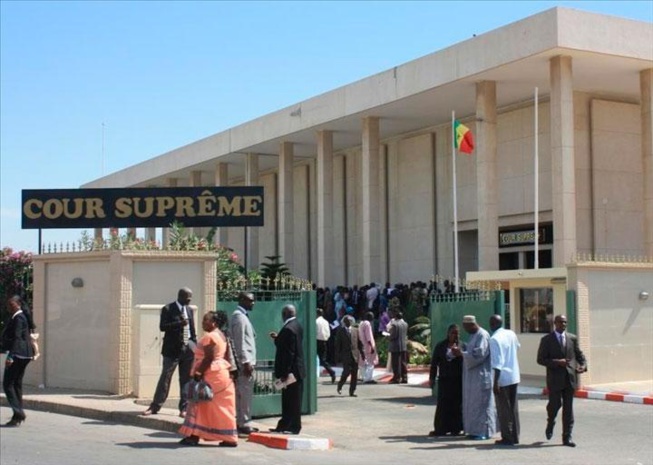 CRISE À LA COUR SUPRÊME CRISE À LA COUR SUPRÊME