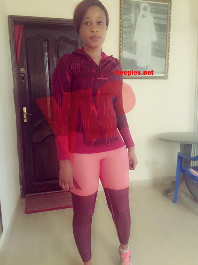 Aida Samb s'engouffre dans sa tenue de sport.