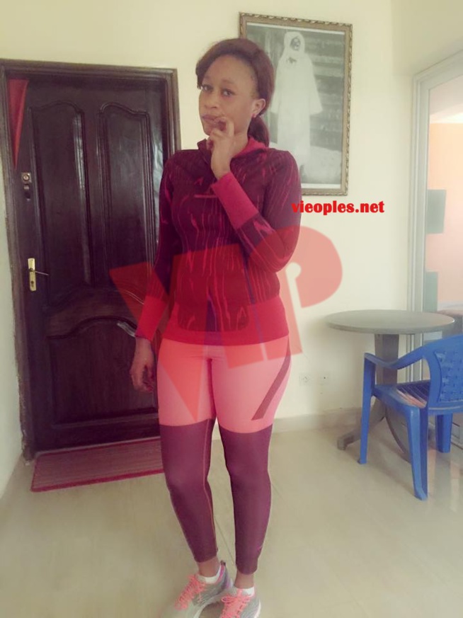 Aida Samb s'engouffre dans sa tenue de sport.