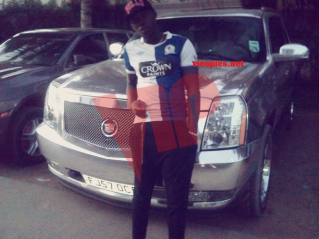 La nouvelle voiture Cadillac argenté du double ballon d'or El Hadj Ousseynou Diouf.