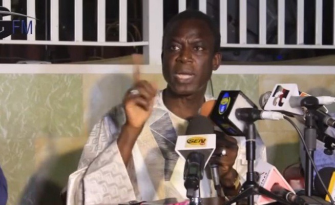 Urgent: Le chanteur Thione Seck arrêté pour une affaire de faux billets Urgent: Le chanteur Thione Seck arrêté pour une affaire de faux billets