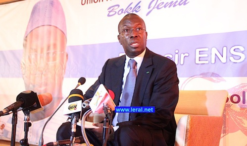 Lancement du Parti Unp: Me Wade fait faux bon à Jules Ndéné Ndiaye, qui lui rend un vibrant hommage Lancement du Parti Unp: Me Wade fait faux bon à Jules Ndéné Ndiaye, qui lui rend un vibrant hommage