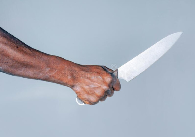 Ils ont frôlé la mort : Deux agents attaqués au couteau dans un cabinet d’expert comptable
