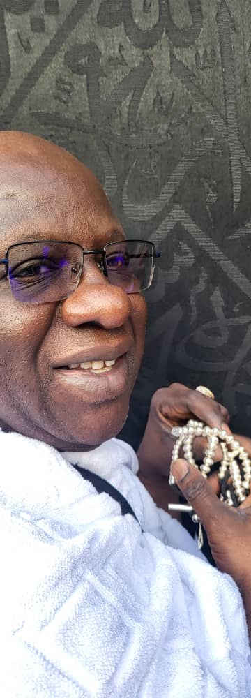 En images le Président Mbagnick Diop du MEDS à la Mecque pour son Oumrah.