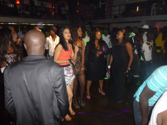 GRAND BEGUE D'ITALIE: Dans la chaleur du Babylonne de Milan Pape Diouf et la génération conscient explosent la salle. Regardez GRAND BEGUE D'ITALIE: Dans la chaleur du Babylonne de Milan Pape Diouf et la génération conscient explosent la salle. Regardez