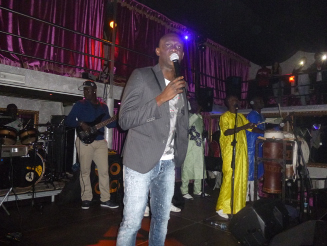 GRAND BEGUE D'ITALIE: Dans la chaleur du Babylonne de Milan Pape Diouf et la génération conscient explosent la salle. Regardez GRAND BEGUE D'ITALIE: Dans la chaleur du Babylonne de Milan Pape Diouf et la génération conscient explosent la salle. Regardez