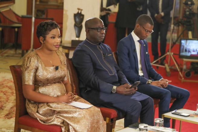 Dans les coulisses de l'interview du Président Macky Sall avec la presse (Photos et vidéo) Dans les coulisses de l'interview du Président Macky Sall avec la presse (Photos et vidéo)