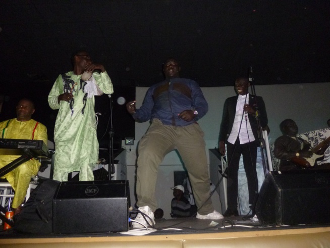 Pape Diouf "Le seigneur" de la musique Sénégalaise à Torino. Revivez les images de son bégué.
