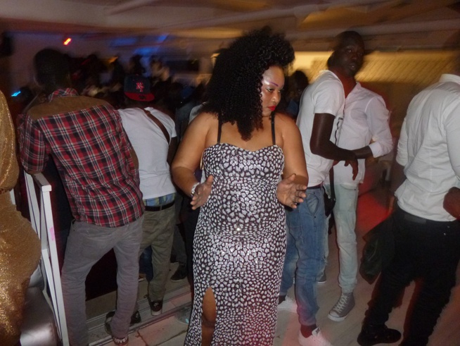 Pape Diouf "Le seigneur" de la musique Sénégalaise à Torino. Revivez les images de son bégué. Pape Diouf "Le seigneur" de la musique Sénégalaise à Torino. Revivez les images de son bégué.